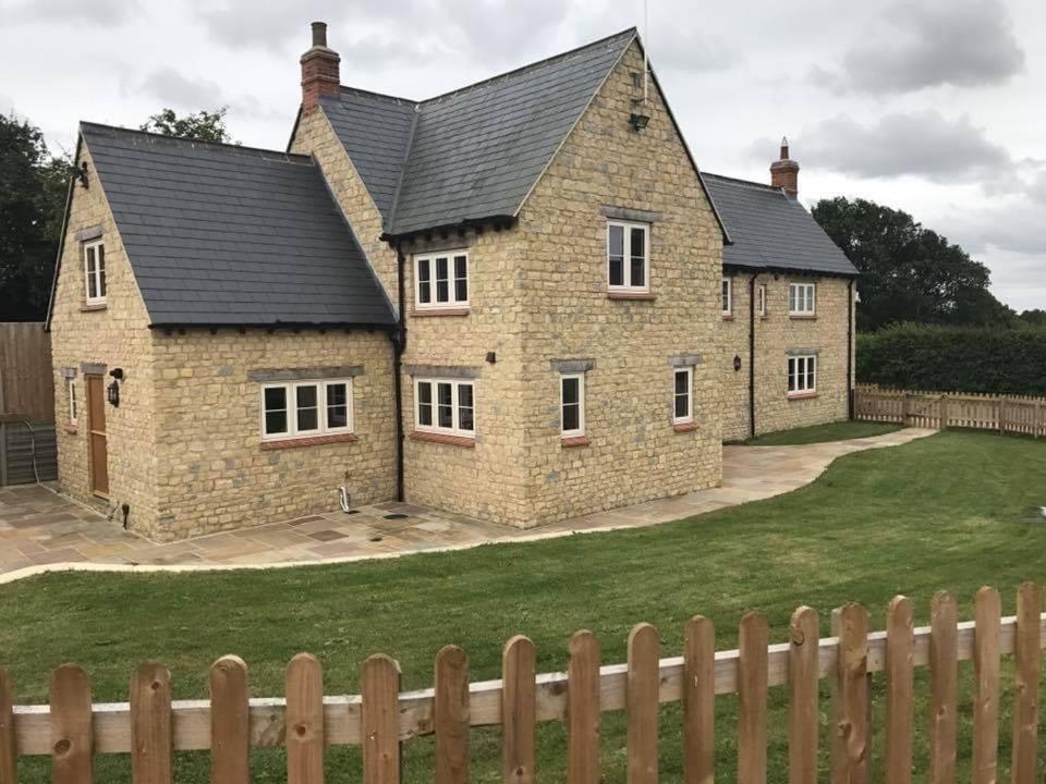 Denbrae Apartment Brackley  Exterior photo
